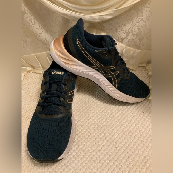 ASICS - Picture 2 of 10